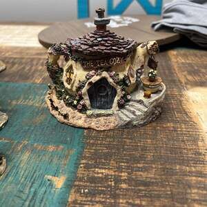 Boyds Bearly Built Villages The Tea Cozy Cottage
